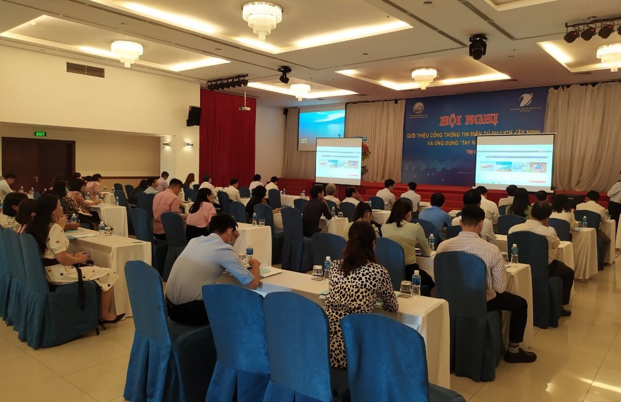 Toàn cảnh buổi giới thiệu Cổng Thông tin du lịch Tây Ninh và Ứng dụng “Tay Ninh Tourism”.